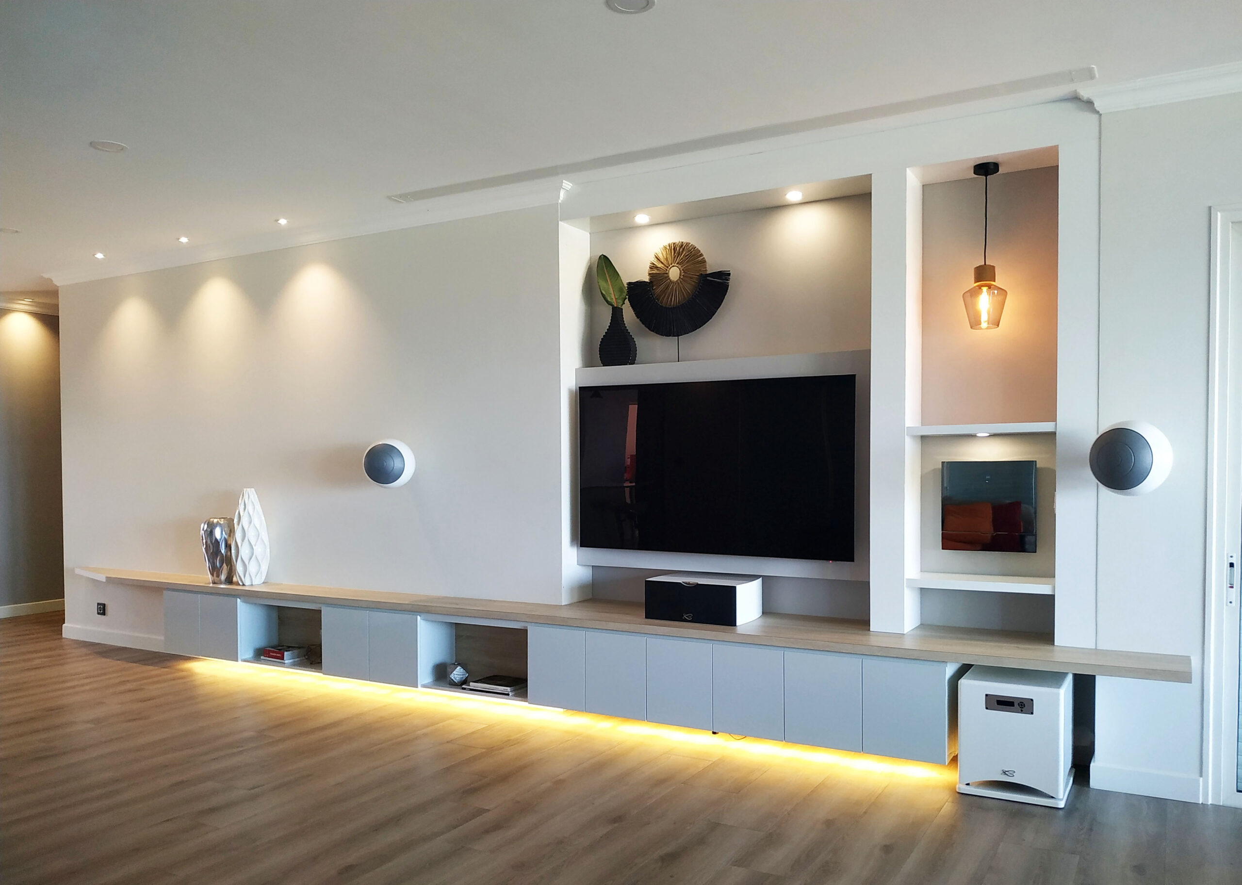 Meuble tv séjour, d'une villa, style épuré et moderne.