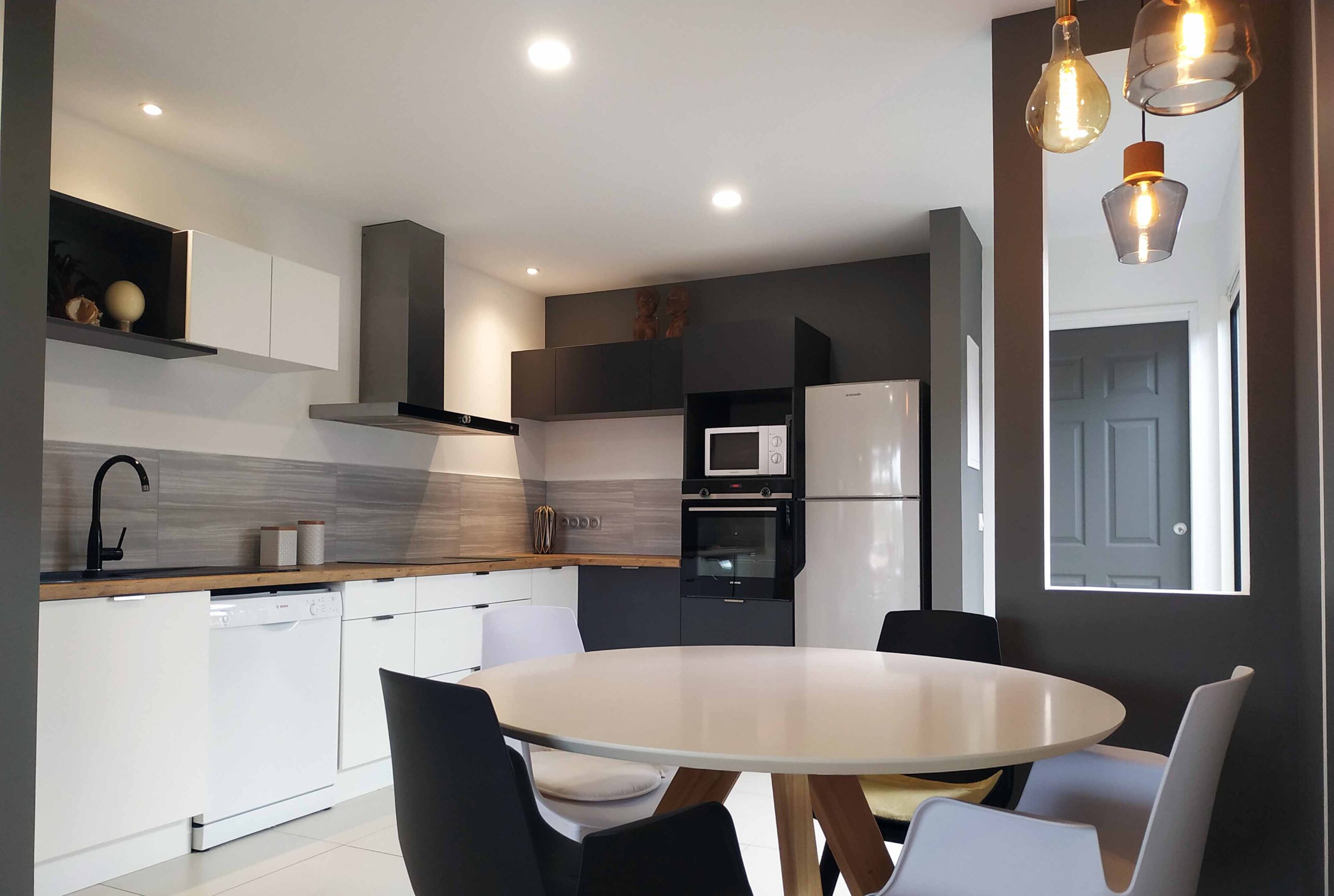 Rénovation d'une villa et décoration par Grichka Interiors